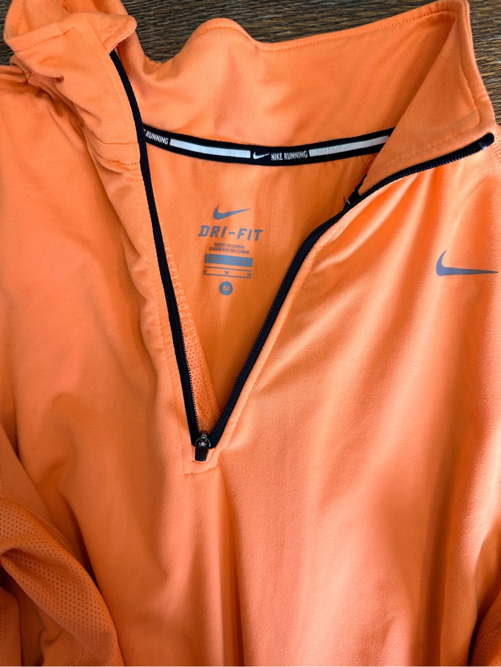 Nike women’s Orange Half-Zip Lightweight Pullover Jacket - Picture 3 of 5